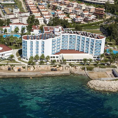 Курортный комплекс Le Bleu &