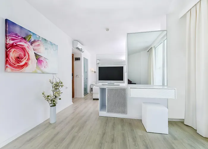 Le Bleu & كوشاداسيه