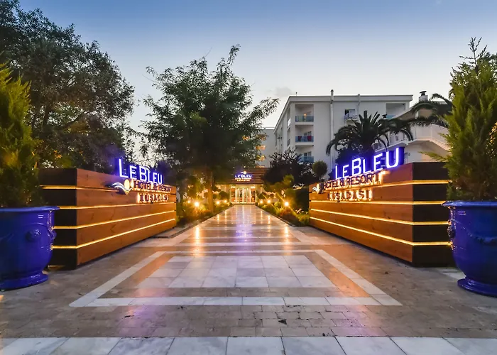 Le Bleu & منتجع كوشاداسيه
